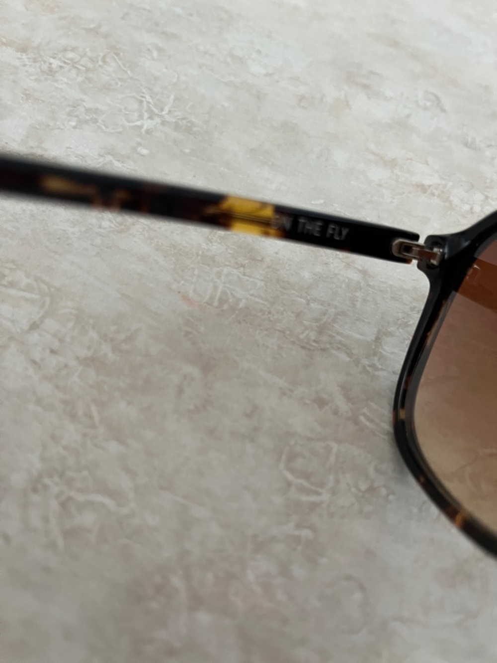 Quay Australia Tortoise Shell Sunglasses with Brown Gradient Lenses like new - Picture 5 of 9